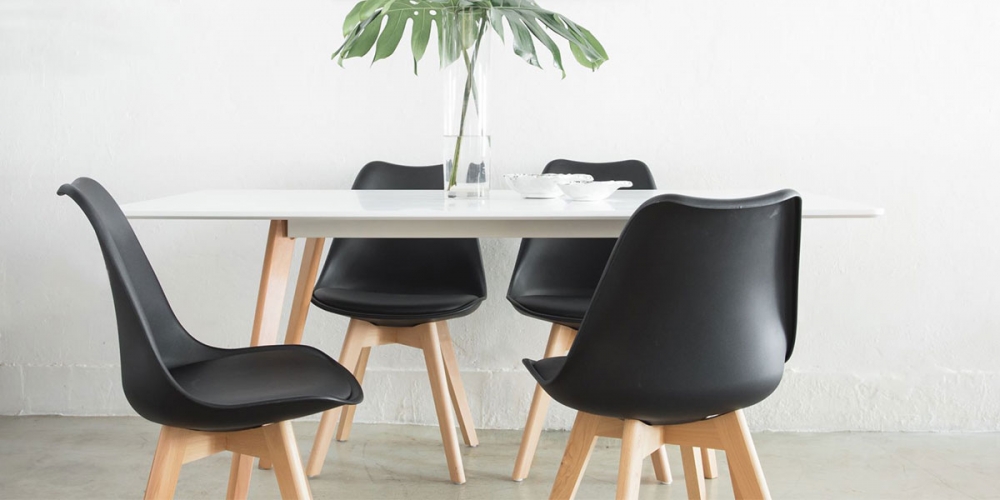 Cauți set de 4 scaune tapițate?